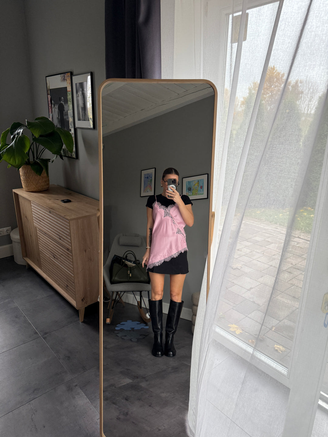 Satīna tops ar mežģīni