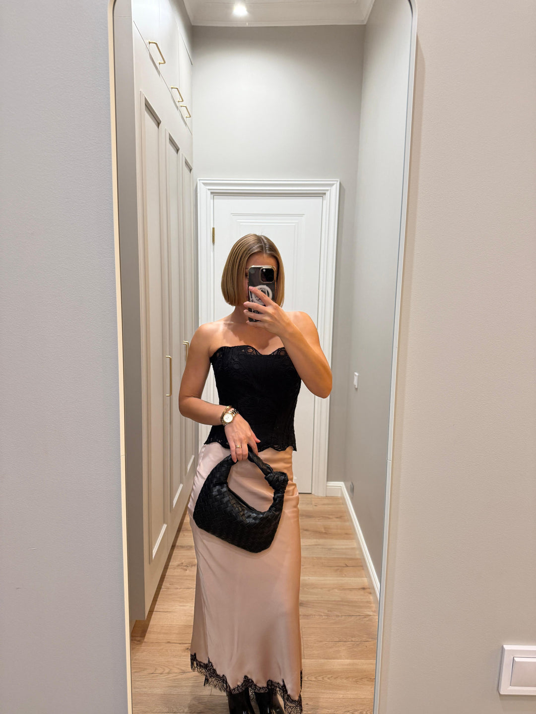 Gari svārki ar mežģīni