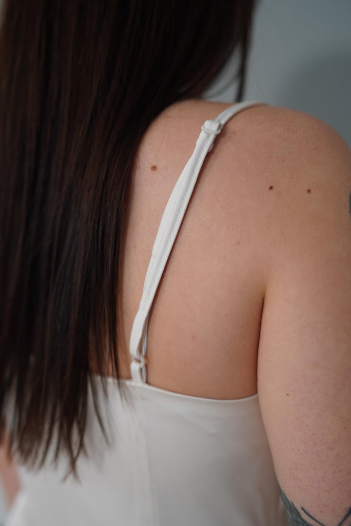 Satīna kleita ar mežģīni