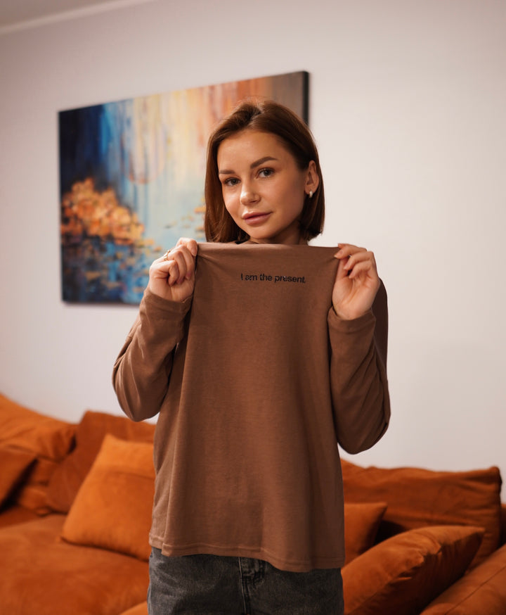 Krekls "I am the present"