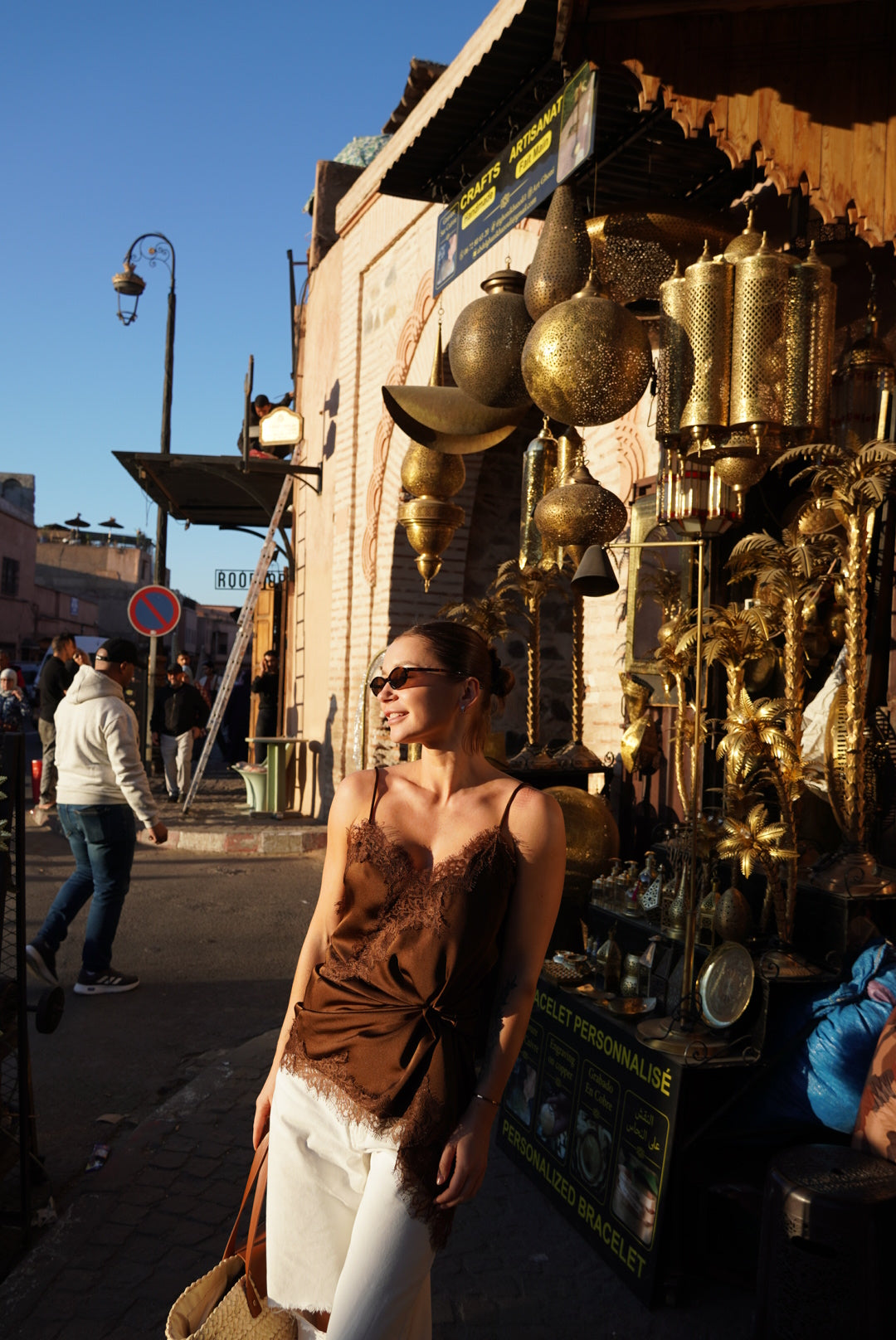 Satīna tops ar mežģīni