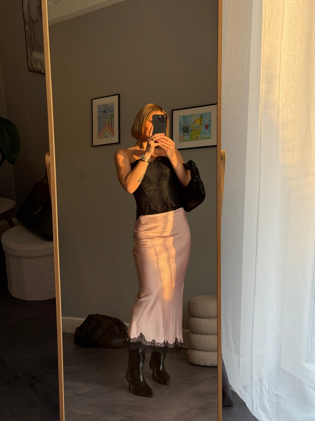 Gari svārki ar mežģīni