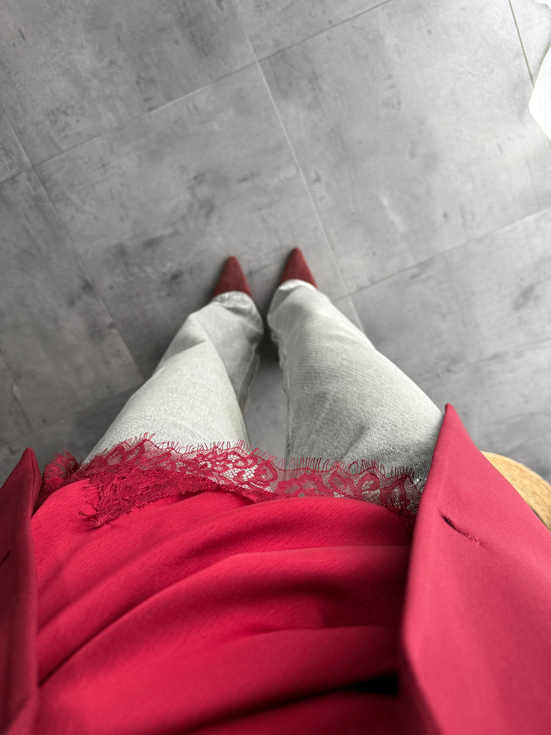 Satīna tops ar mežģīni